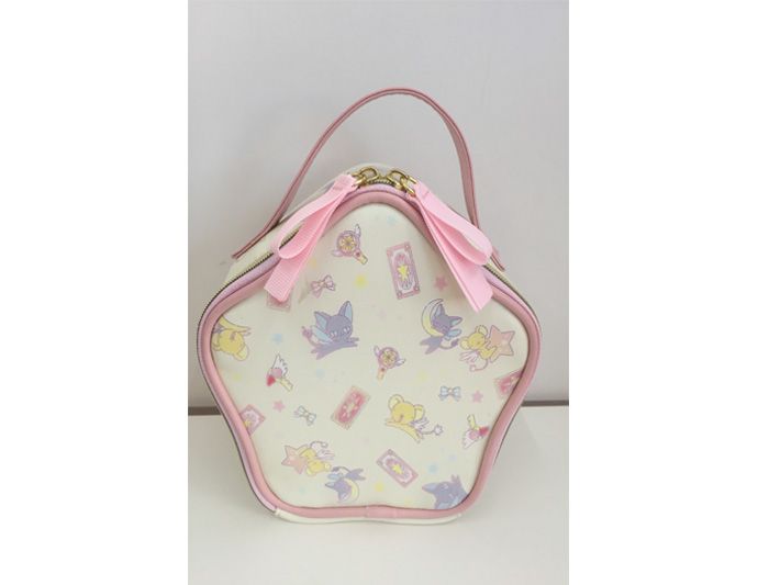 手にかばんを取る